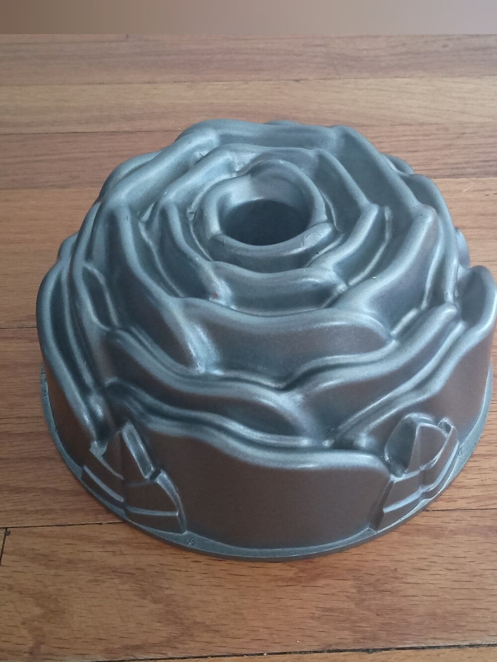 Nordic Ware Rose Bundt Pan Platinum Collection Heavy Cast Aluminum Made in USA